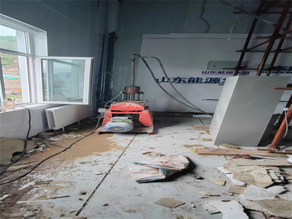 黄竹镇地基基础下沉墙体裂缝加固注浆顶升施工